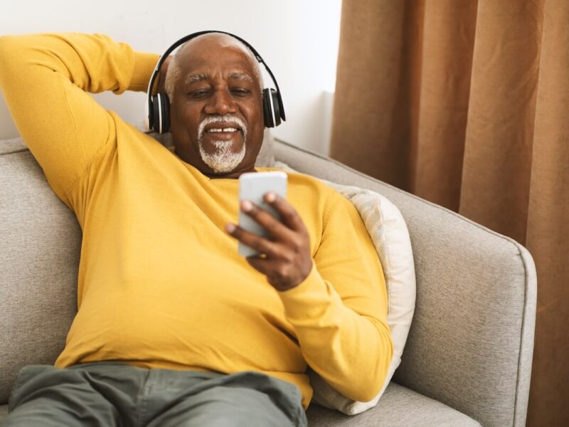 7 of the Best Podcasts for Seniors to Listen to in 2022